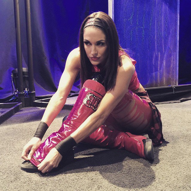 wwe_battles's tweet photo. Who's the better wrestler?
RT for Brie
Like for AJ https://t.co/45WeRb08rF