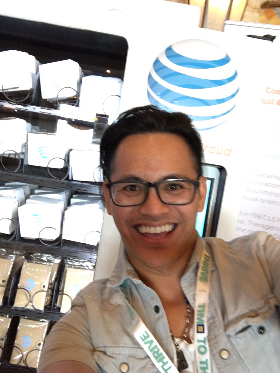 clarione's tweet photo. Having a great time with #ATT at #TimetoThrive! #attgift #att314 https://t.co/YfdG8fochp