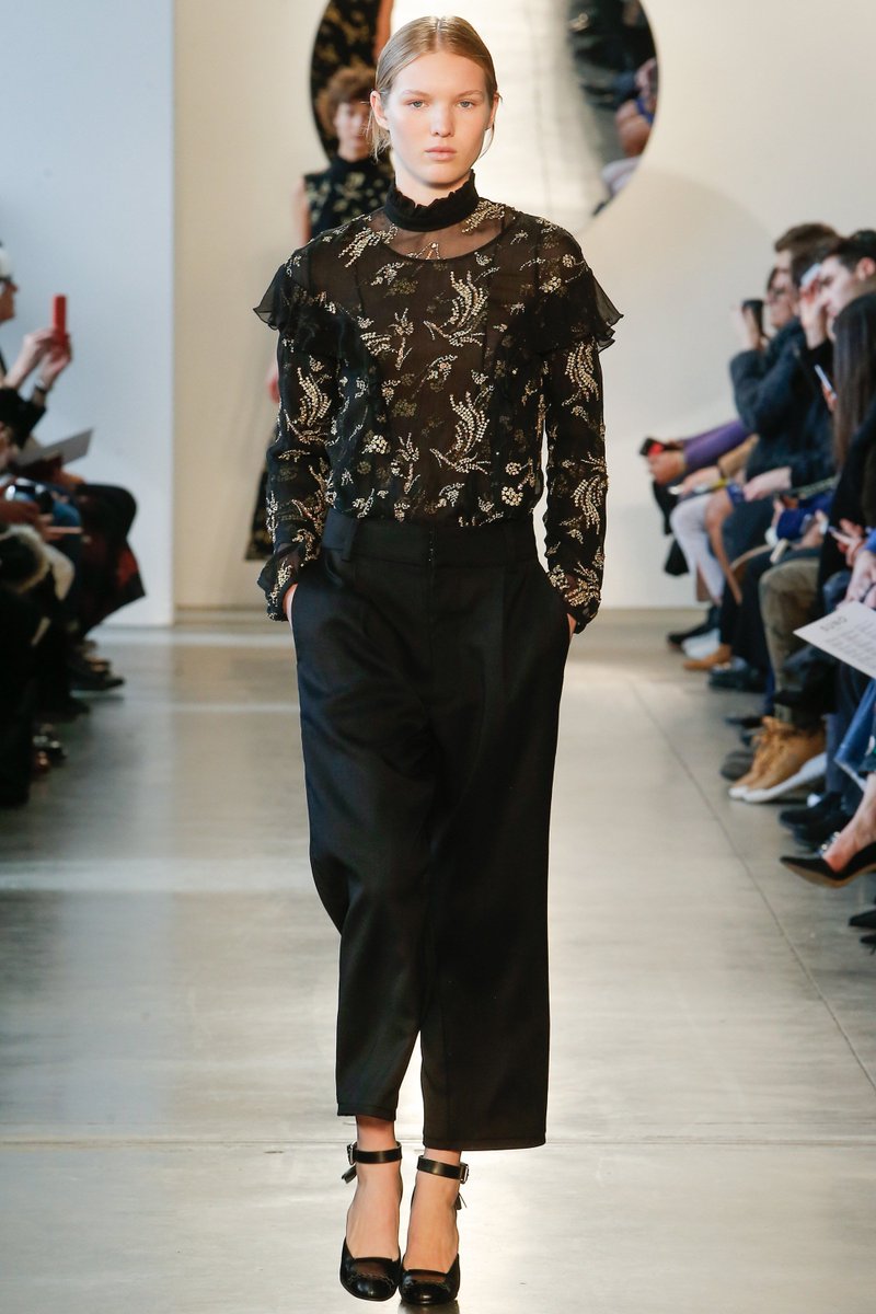 TheSocietyNYC's tweet photo. #runway #NYFW #FW16
@suno #SUNONY
#SusanneKnipper (Show Opener)
#JessBurley
#JessPW
#JuliaJamin https://t.co/pOuOHQ4hPi