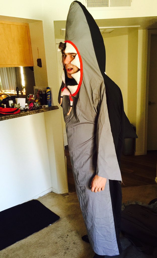 Seaneqk's tweet photo. Every girl is crazy about a shark dressed man. #CrushAZ @RelentlessBeats @Jauzofficial #forsharks #sharksquad https://t.co/OD1MAQ0BJH