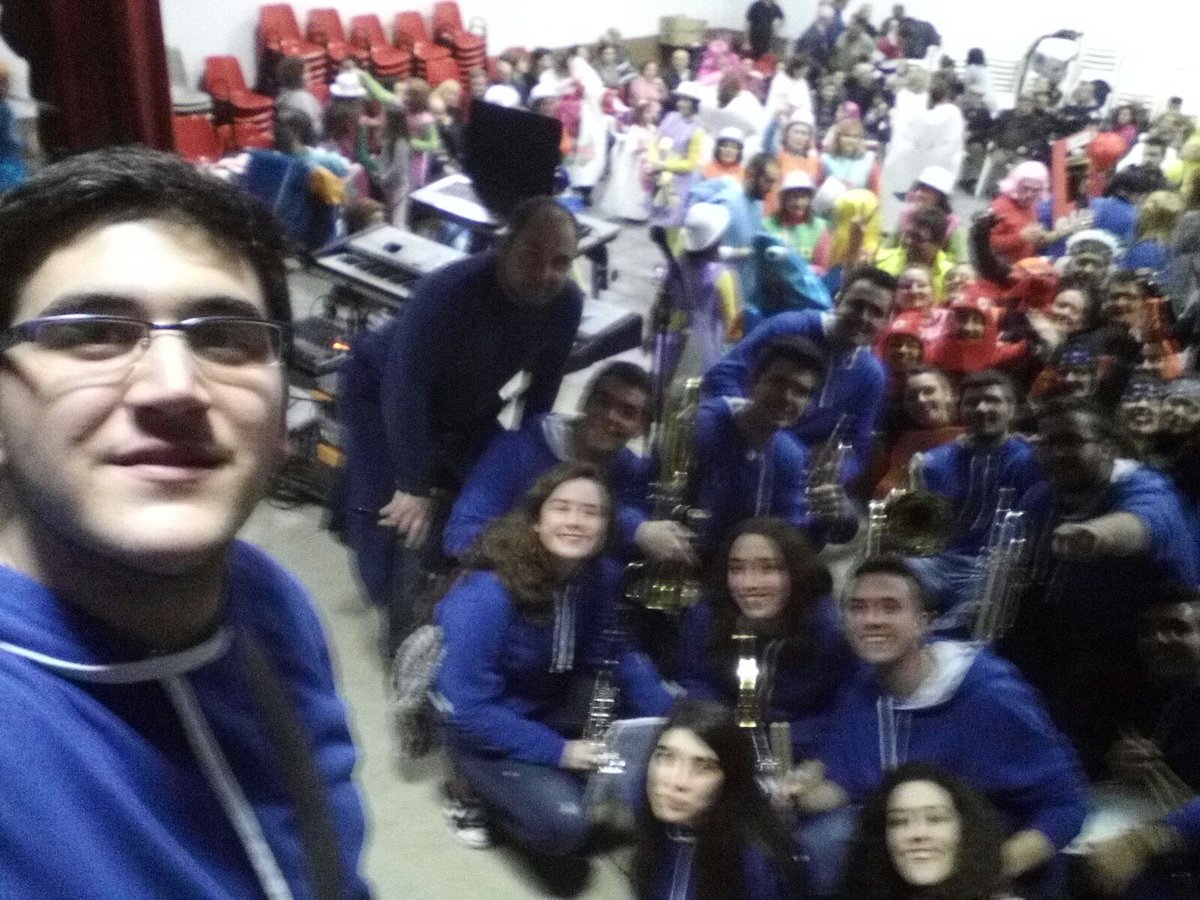 ChDeliriumTrs's tweet photo. Unas fotos de esta tarde tocando en los carnavales de Tiriez 🎷🎺🎶 https://t.co/8QB2Zeh4X9
