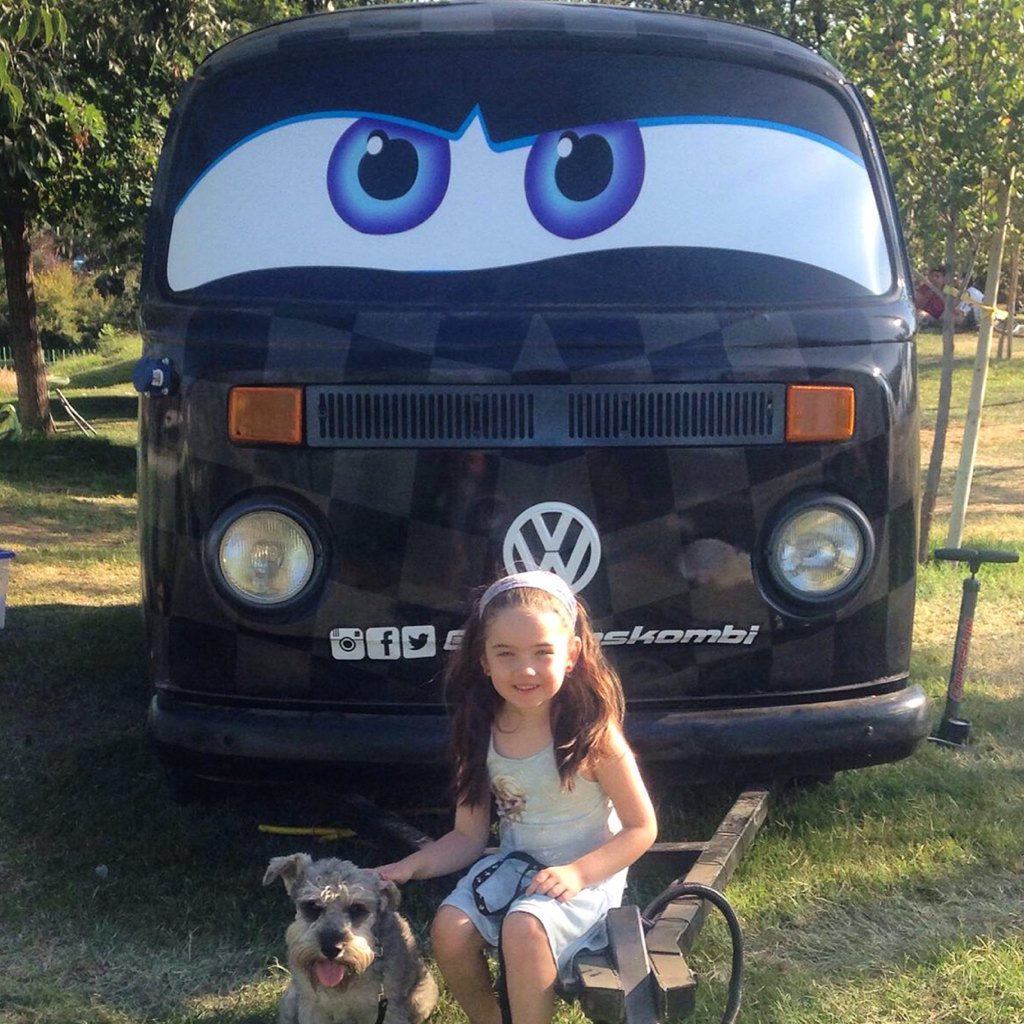 adrians_kombi's tweet photo. Esta kombi tambien tiene su lado tierno,mira nuestra web https://t.co/KVrVywdkC4. #foodtruckchile #foodtruck https://t.co/2hqLAfLvEK