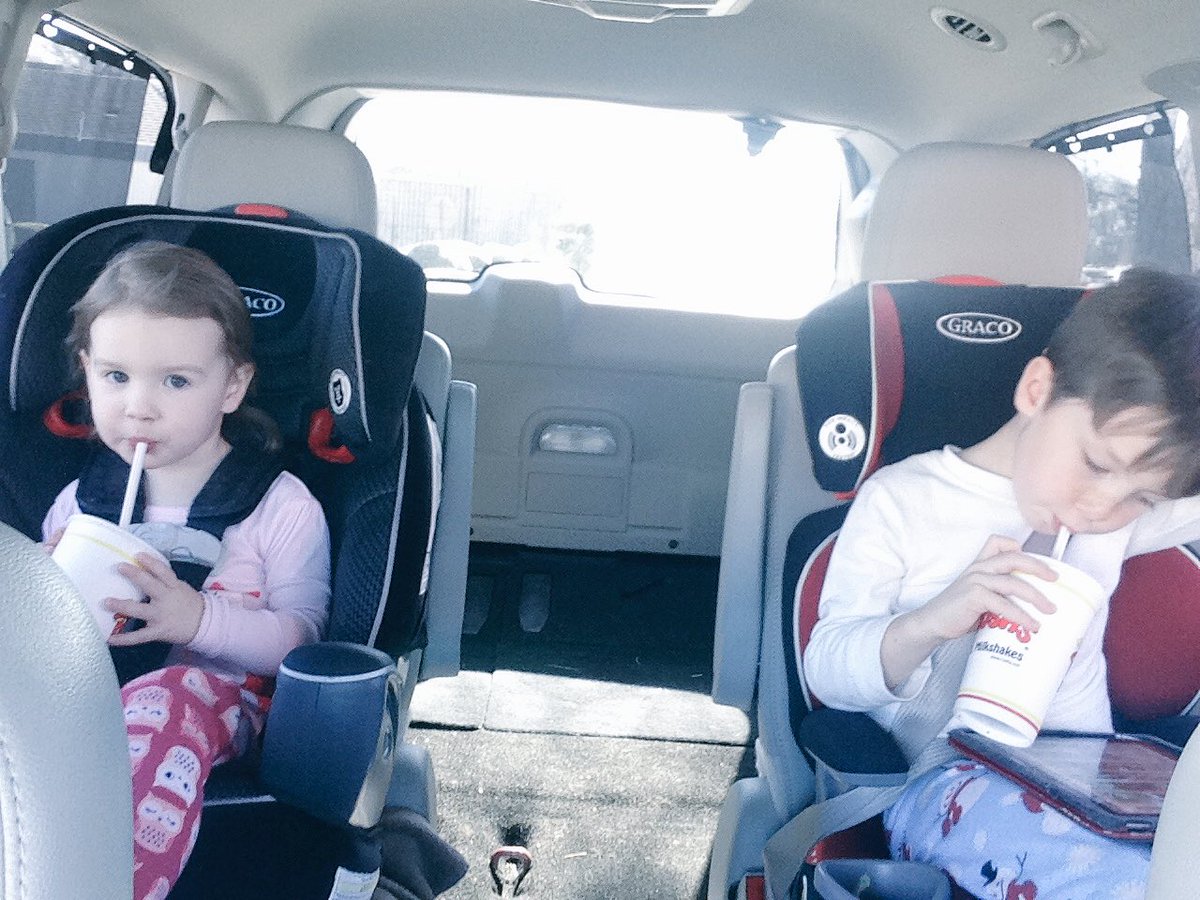 huck_f3's tweet photo. #Rushs #milkshakes in #jammies #nomomma #norules https://t.co/lnEapo8hbd