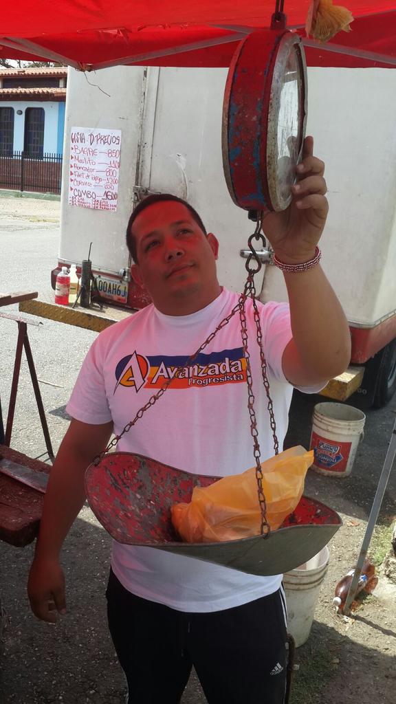 APsimonplanas's tweet photo. Jornada venta d productos del mar en La Miel ...apoyamos a palear la escasez d alimentos #somosprogresismo https://t.co/ybnIn7by2A