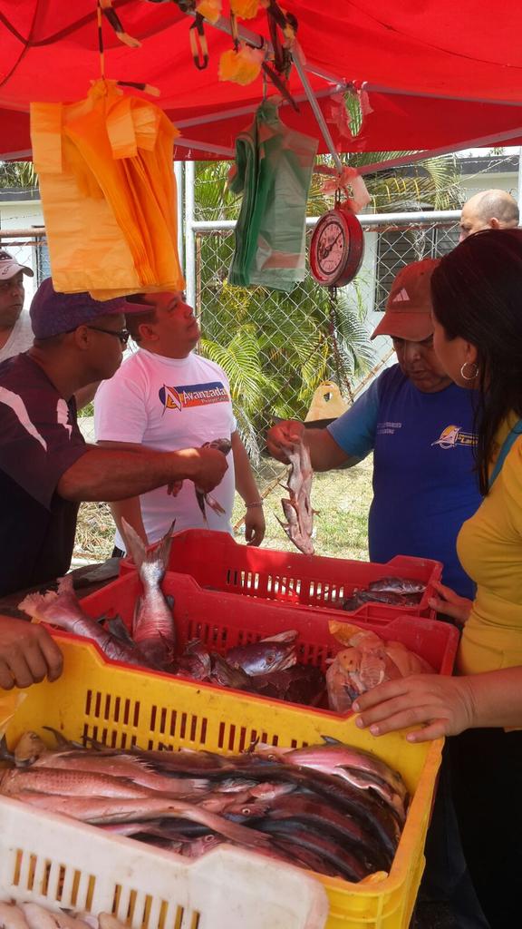 APsimonplanas's tweet photo. Jornada venta d productos del mar en La Miel ...apoyamos a palear la escasez d alimentos #somosprogresismo https://t.co/ybnIn7by2A
