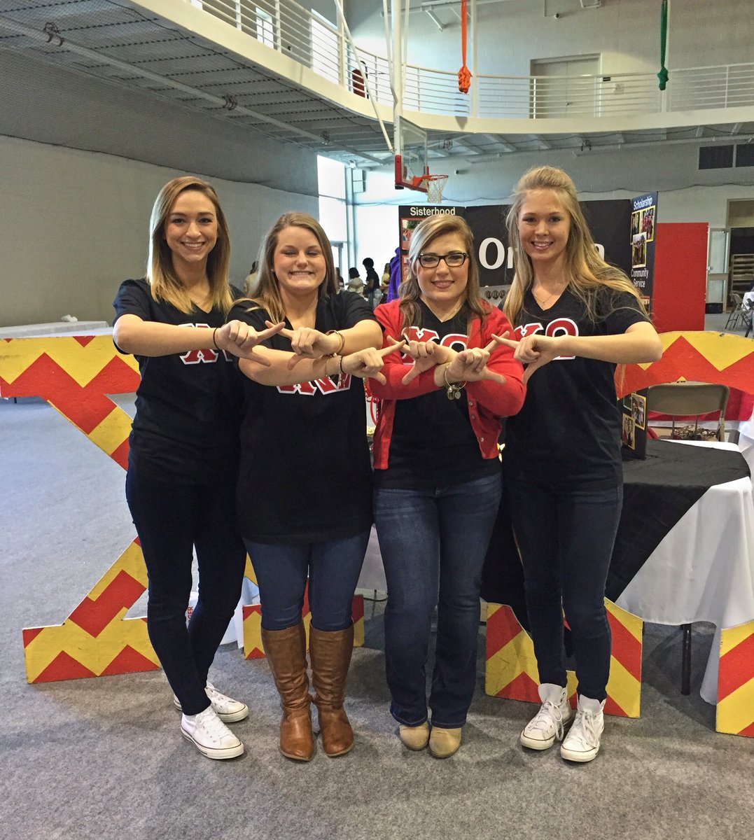 APSUChiOmega's tweet photo. Hey future Govs! Make sure you come by our table at AP Day! 😊🎩❌⭕️ #apsucHiOMEga https://t.co/7dRmicpSWO
