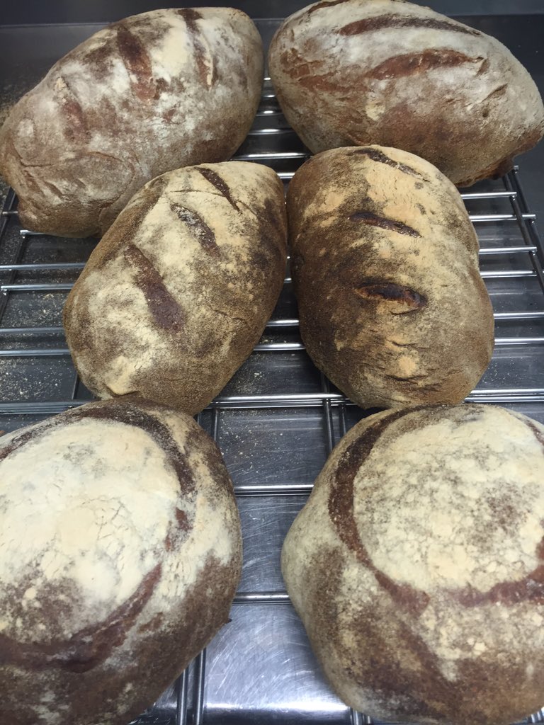 Stasera andrei alla Madonnina solo per il pane #sanvalentino #graniantichi #lievitonaturale #morenocedroni
