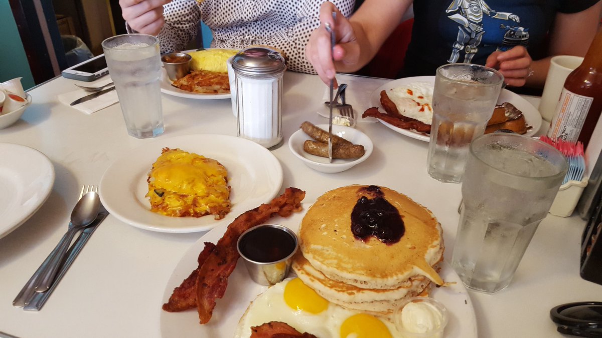 GoTThronesPCast's tweet photo. Pre-#Orrcon breakfast! We're coming for ya, @strategicon ! https://t.co/DkgBgQNvS9