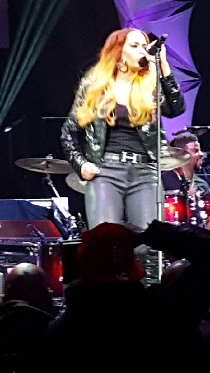 OnyxElite's tweet photo. @faithevans Great job Faye. You sounded great although the sound in there was terrible. Wish your set was longer. https://t.co/bDizGLEiNr