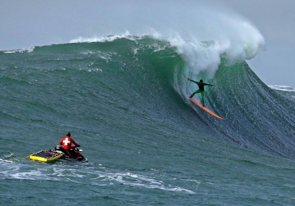 sacbee_news's tweet photo. Santa Cruz surfer conquers wild waves to win #MavericksSurf competition WITH VIDEO, WIPEOUTS https://t.co/qOQPQZuSqh https://t.co/hLvKodTRQk