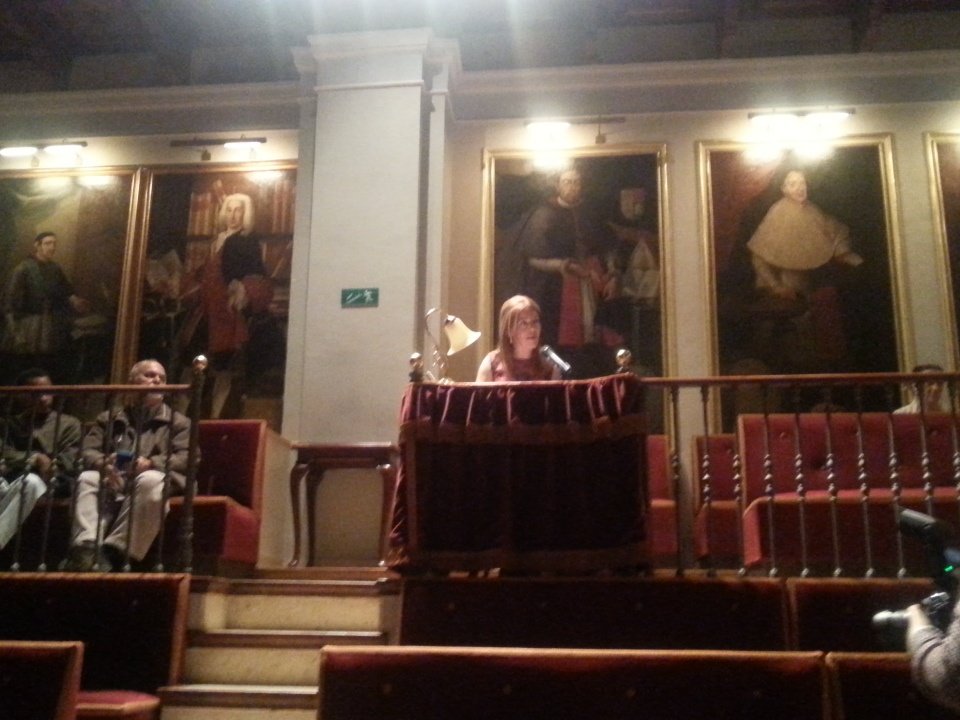 compromisfalles's tweet photo. La nostra companya @ferrando2_clara fa hui de mantenidora de la presentació de la Falla Universitat Vella. #Falles https://t.co/s7z4GCEpiK