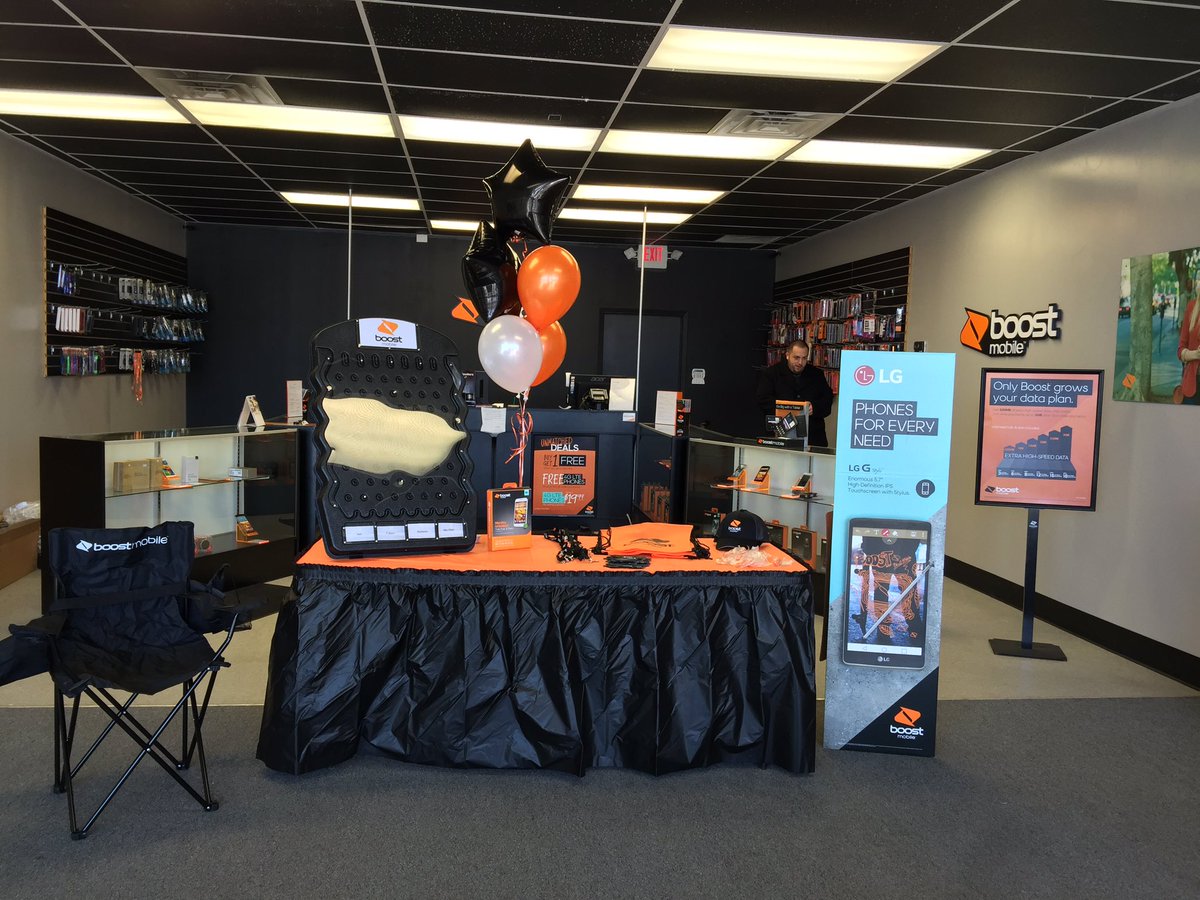 michelleNWI's tweet photo. Come see us @ #computercorner 2Day!! @austinTee #taxseasonissavingseason 🎉👏🏻 @AngelGomez143 @RussellHeder @AmyBoost https://t.co/4E4JZLN3zG