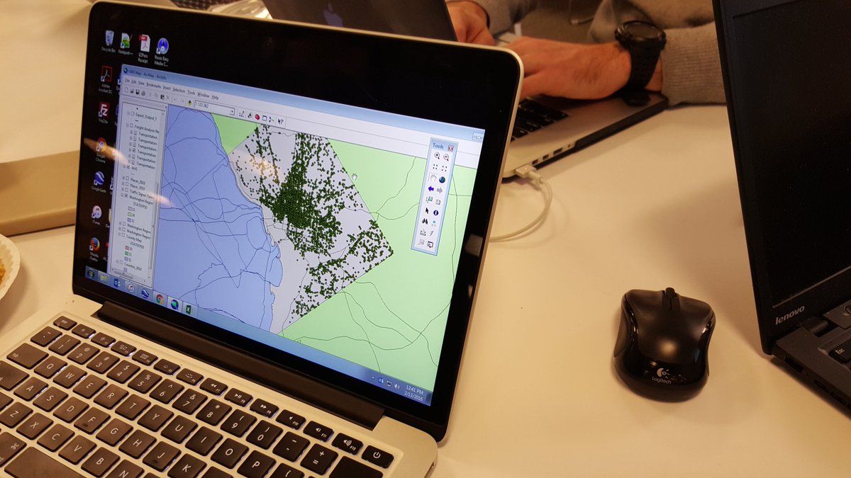 DCVisionZero's tweet photo. These residents are hacking hard! #opendata #vzHack https://t.co/U3aQWHvdYY