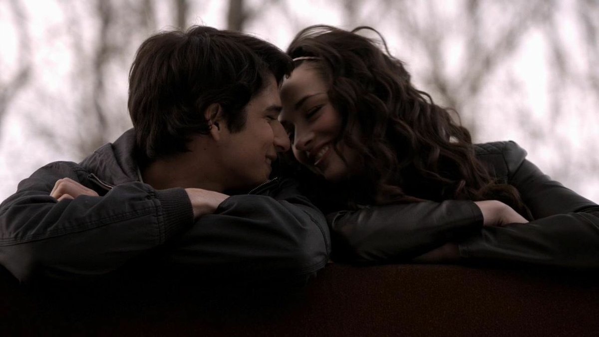 TeenWolfTV2's tweet photo. 😍#TeenWolfSeason5b https://t.co/51rDLarpPs