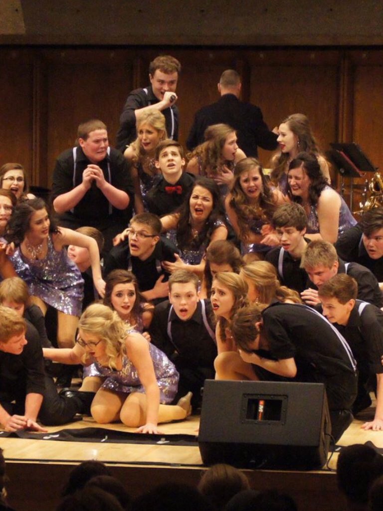 artdeptprobs's tweet photo. "When there's Grand Champ and Runner Up left and you're group hasn't been called yet..." ;/ https://t.co/JbjfsIfdb0