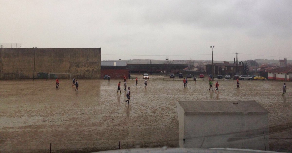 Victoria complicada con una impresiónate chupa de agua q nos a caído⚽️⚽️ <a href="/CD_Fuentesauco/">C.D.Fuentesauco</a>