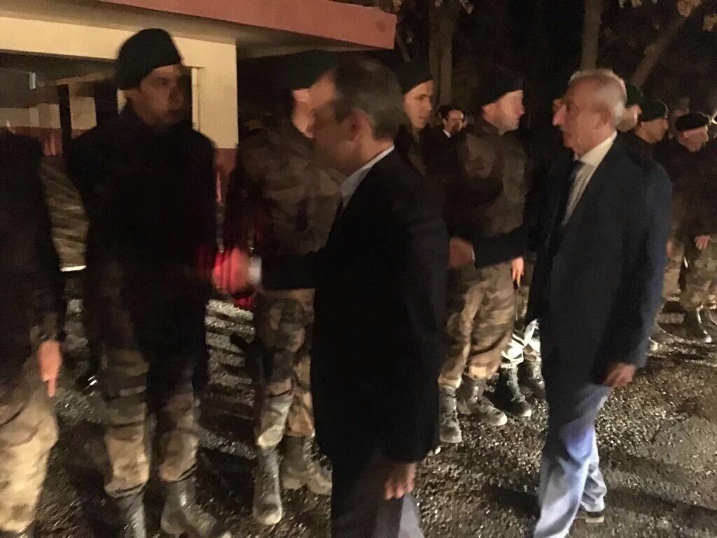 FerhatEncu's tweet photo. Orhan Miroğlu Cizre'de kadın bedenini tehşir eden, insanları diri diri yakanları ziyaret ve tebrik turunda. https://t.co/B4WFG56Dzl