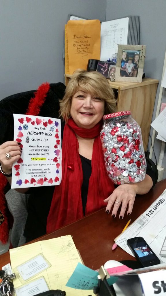 Congrats to Mrs. Ashley for guessing 786 kisses!! The real total was 793 thanks to everyone who guessed!!🎉