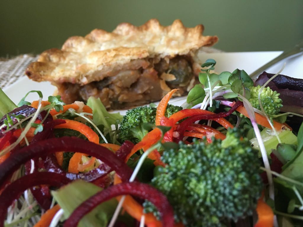 Colourful veggie landscape with a savoury <a href="/CrustandPie/">Crust & Pie</a> mountain... lunch at home after a trip to <a href="/GuelphMarket/">Brian (they/祂) 🏳️‍⚧️🏳️‍🌈🇵🇸🇨🇩🇸🇩</a> ❤️🌱