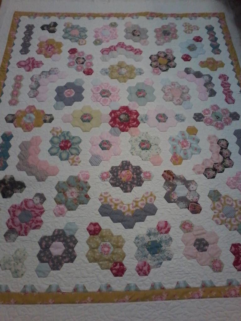 Lijkt het je leuk om op de hoogte te blijven van de nieuwtjes en aanbiedingen van Stoffug. 1.