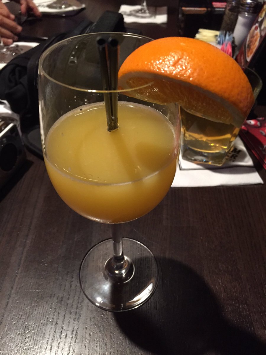 PHILLIPSPINA's tweet image. Good Morning! Drinking Mimosa 😝🍺😏👌 #vegasmode