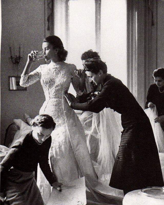 QueenGalays_'s tweet photo. La Regina Galays durante i preparativi di nozze Reali con il Duca Diarmait, divenuto poi Re. https://t.co/rAm9sEFLZe