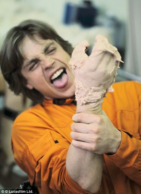 HistoryInPics's tweet photo. On the set of Star Wars. https://t.co/3wu0k37bMF