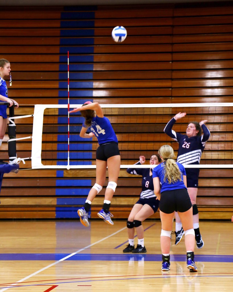 ictsweetcheeks's tweet photo. The girl can fly.. #verticalharderthanher #ictmavs #clubvolleyball #14 #tstarr #nug #bluedevilbash @_trinityconley_ https://t.co/qwb5DrCPHc