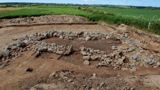 TimesMysterious's tweet photo. Archaeologists uncover buried village on Anglesey https://t.co/t5JX6NugOE https://t.co/ncH8NJCCJR