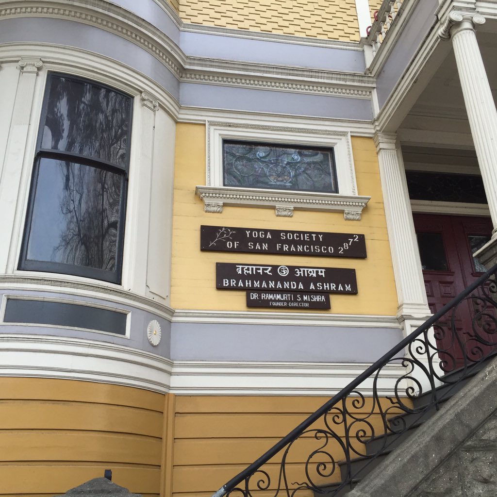 dkottke's tweet photo. Enjoyed my interview for AncientAliens Visionaries at SF Yoga.. Aliens need mindfulness too! https://t.co/p77bM1UGWh