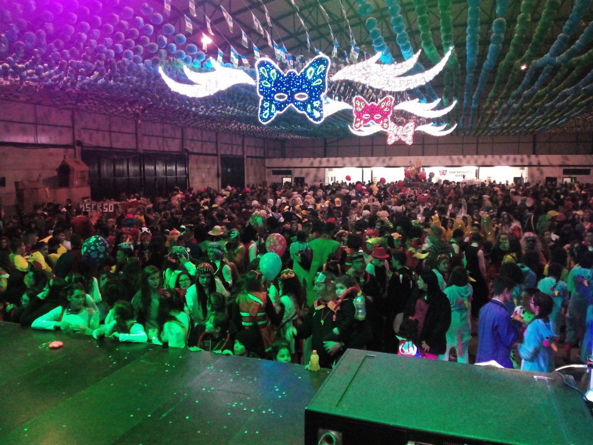 OscarMolinaDj's tweet photo. Esto empieza a llenarse 😀😀😀😀
#carnavalolvera2016
#lahorachachi38 https://t.co/ujtWrSlTNU