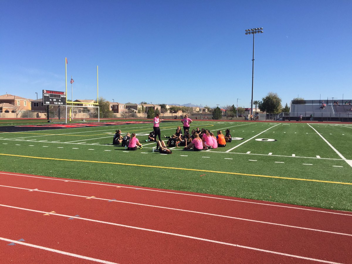 HSTucson's tweet photo. #TanqueVerde's halftime huddle #TVvsANTP #azhs #TVvsANTP https://t.co/rV4cVkhQwe