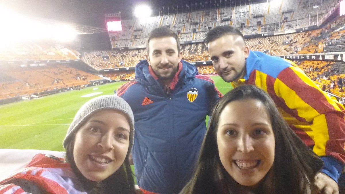 LauraGalan_11's tweet photo. #ElValenciaSiempreSeLevanta #VamosCampeon #VCFvsEspanyol 👏⚽😆 https://t.co/MntR6opR8E