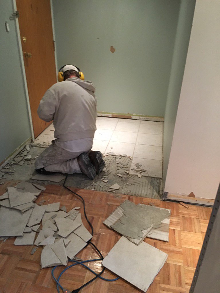 DannyMacdo's tweet photo. Chris working hard in my condo in Richmond Hill https://t.co/YUavrsWS2U