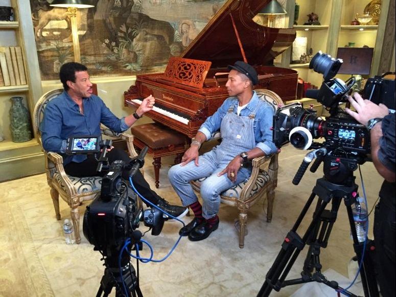 RecordingAcad's tweet image. .@MusiCares Person Of The Year @LionelRichie reflects on his momentous career with @Pharrell grm.my/1Vc88sm