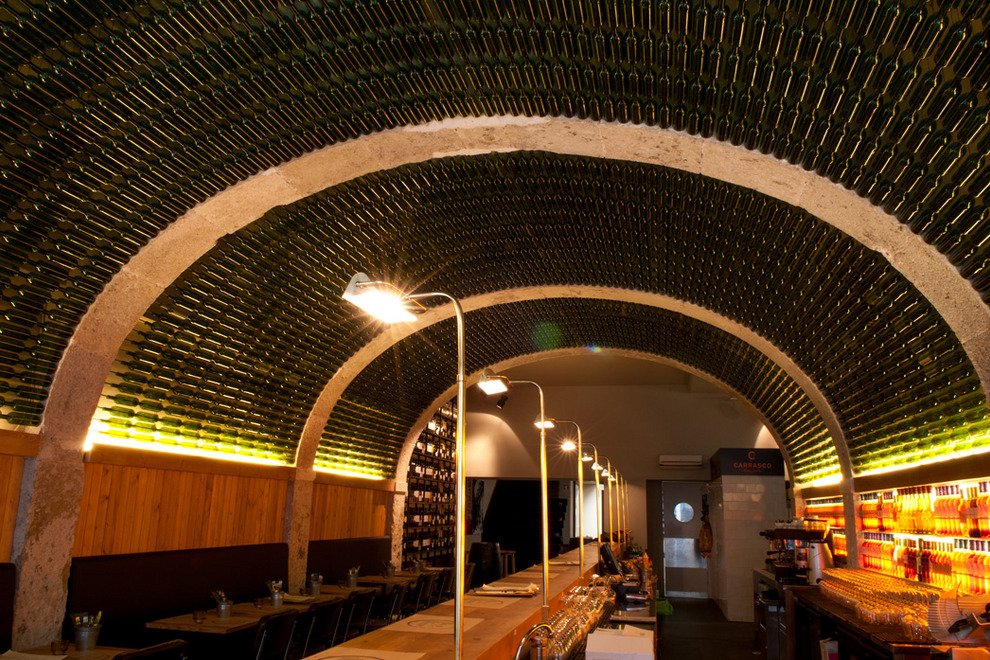 JMiquelWine's tweet image. Wine Bar like Subway Station...
Covered in #Wine Bottles !
'By the Wine' in Lison, #Portugal
#WineLover #Amazing !🍷👍