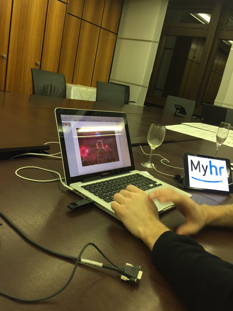 FrauKrause's tweet photo. We @patrickstricker @sokosofa Love My hr Radiotinder #hrhack16 https://t.co/ePMJZqq0YE