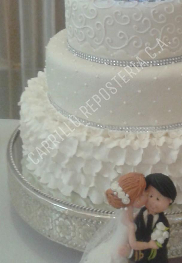 JosefaCarrill23's tweet photo. Elegante torta para Bodas...@TortasCarrillo  Instagram: carrilloreposteria CARACAS 04142426803 https://t.co/hUfPMhWB1u