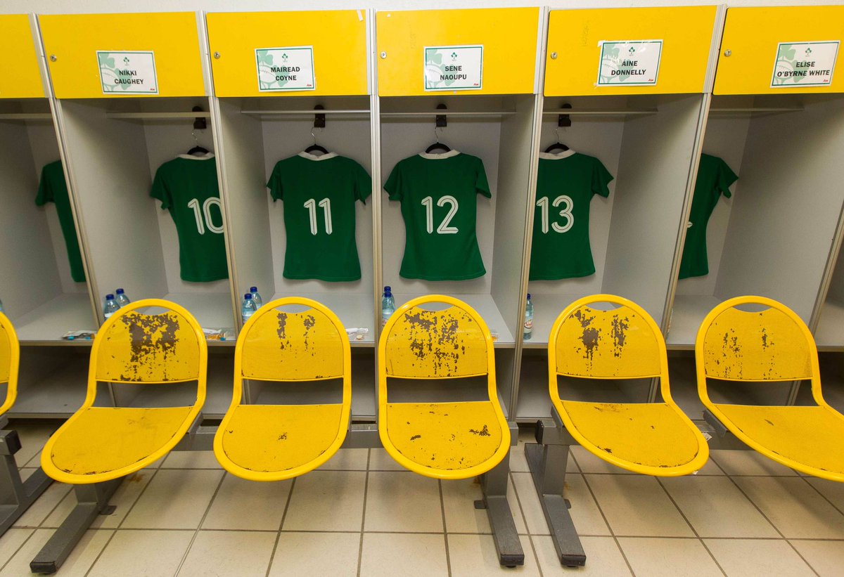 IrishRugby's tweet photo. The changing rooms are all set for the girls in green. #COYGIG #ShoulderToShoulder https://t.co/KC6cm9KMdL