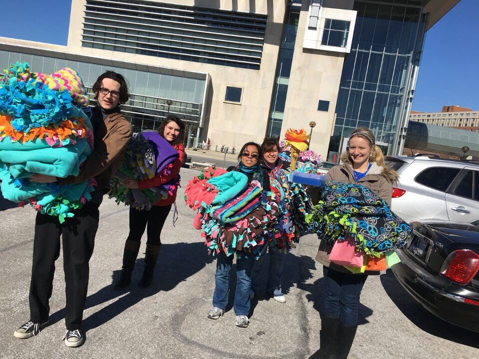 IUPUI_IRHOC2016's tweet photo. Taking the blankets to the kids at Riley's! #IRHOC2016 https://t.co/DIoxnYtsHZ