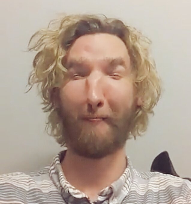 RlvtFan's tweet photo. Robbie Allah aşkına yaaaa ! Gülmekten öldüm ya 😂 Supersin gercekten yaa ! @RLValentine #ElinOglu ( Snapchatten ) https://t.co/IeS6wlknrd