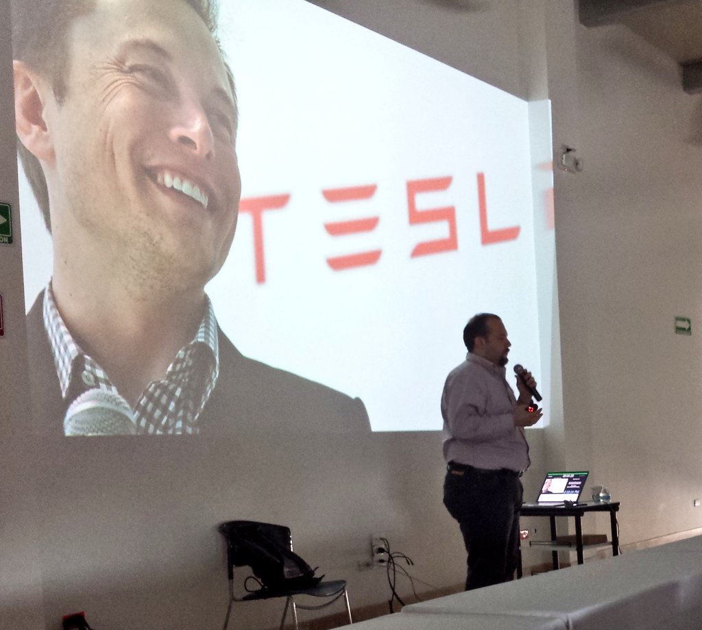 fer_sonora's tweet photo. En #FERTalks @manueldr nos invita a retar el #StatusQuo para dejarlo atrás y da el ejemplo - Elon Musk @TeslaMotors https://t.co/XcrYNO2zW5
