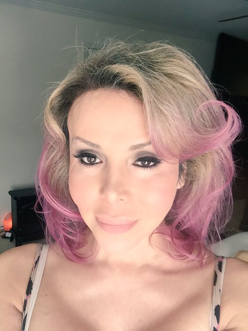 Time to get some keratin up in my weave! Ty https://t.co/TpcQhrM64k https://t.co/pklyWW6ZiK<a href="/tag/newprofilepic"class="tags"><span>#newprofilepic</span></a>