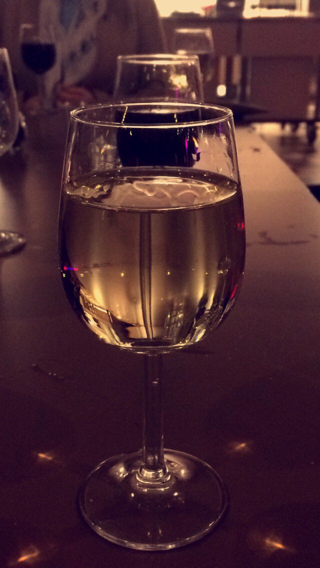 SCHMMillennial5's tweet photo. #MillennialsOnTour quality 1€ glasses of wine we are off to a great start!! 😌😌@FandBTraining https://t.co/4a6n5Q0FFx