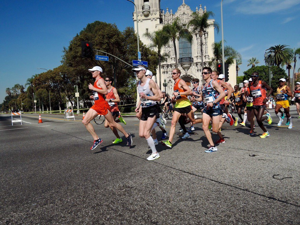 RWRTShoeGuy's tweet photo. Still a huge pack. Sun beating down hard #LA2016 https://t.co/dmajE35whu
