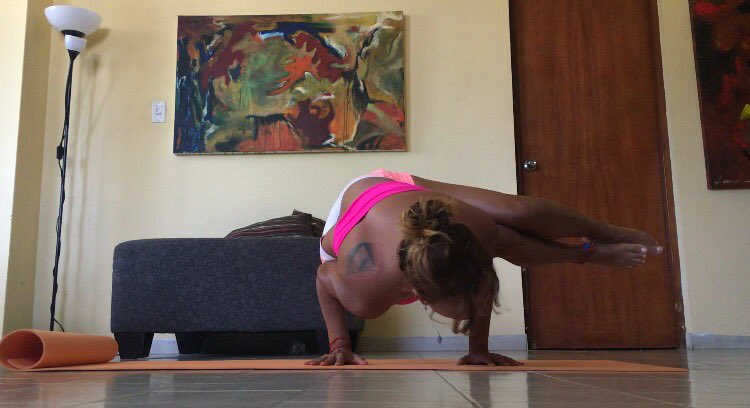 LaT1Ti's tweet image. Practicanto alguito #yoga #sidecrow