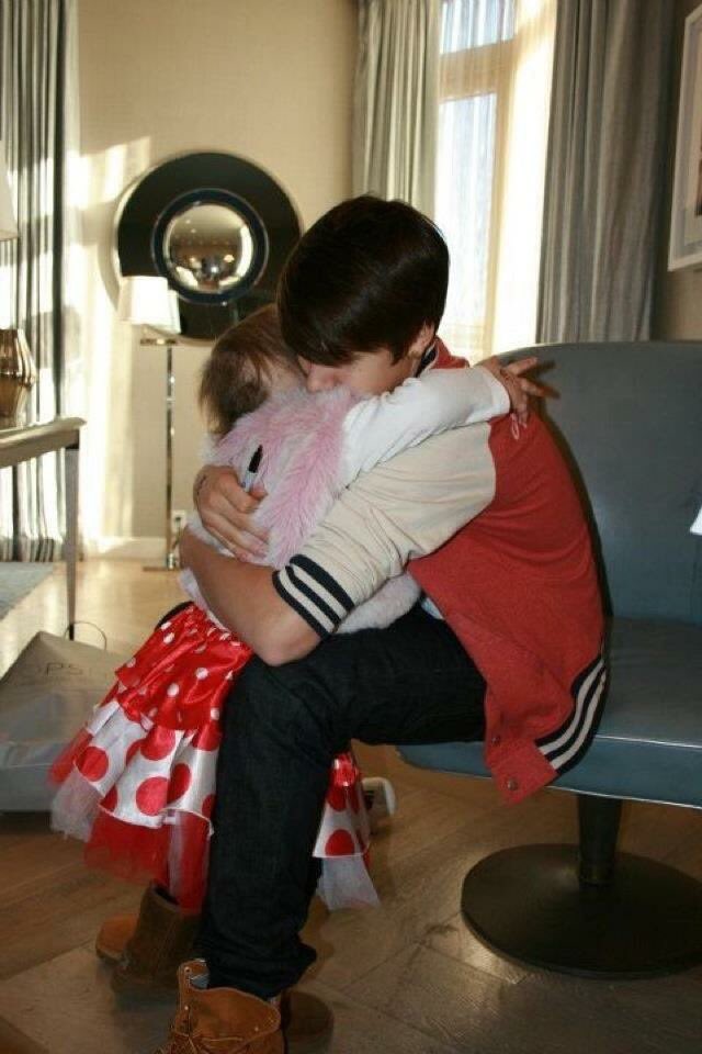 Avalanna's tweet photo. Such a sweet love - 4 years ago today @justinbieber Happy Anniversary 💜💛#mrsbieber https://t.co/LD8oFrgQpb