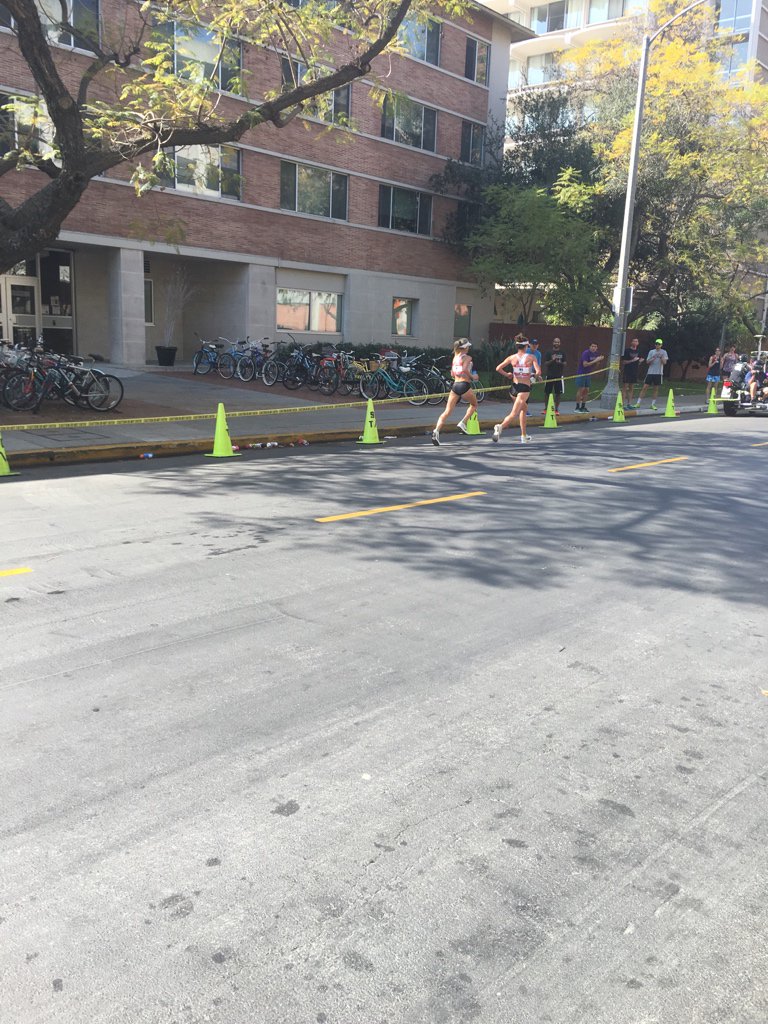 _Run2Run_'s tweet image. Lead women. Entering USC. #LA2016