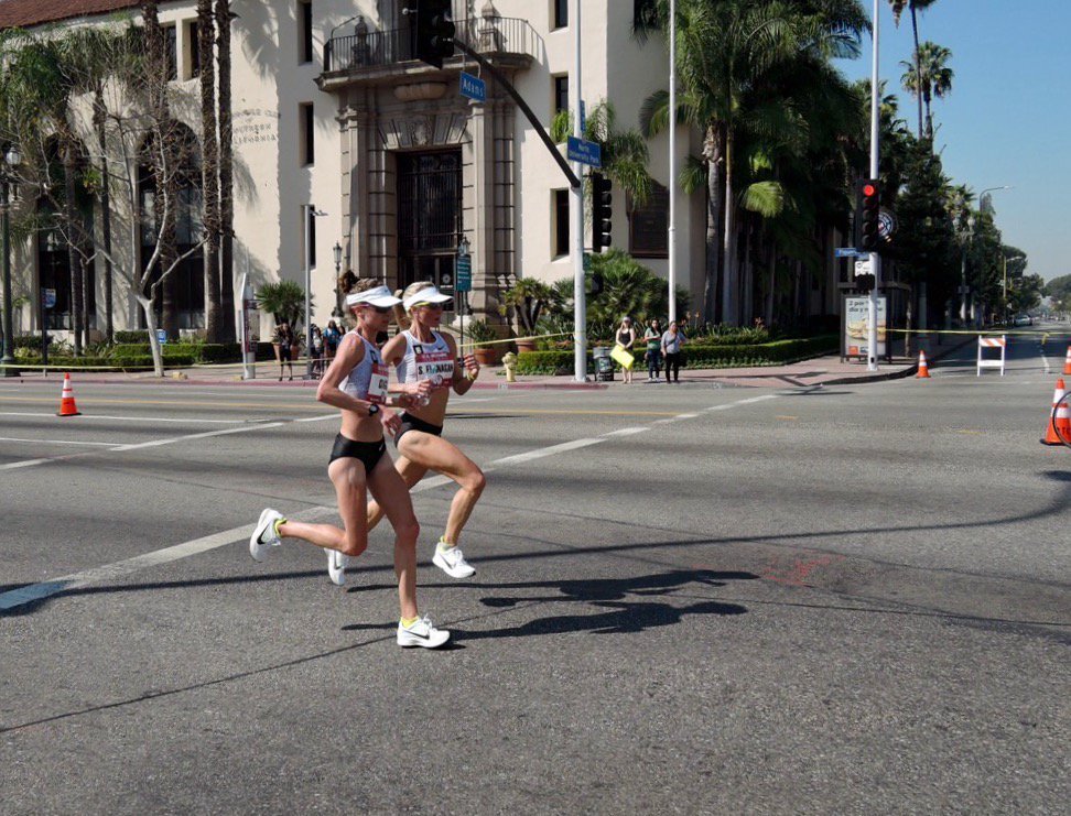 RWRTShoeGuy's tweet photo. Shalane and Amy pull away #LA2016 https://t.co/i5lYkLZfNG