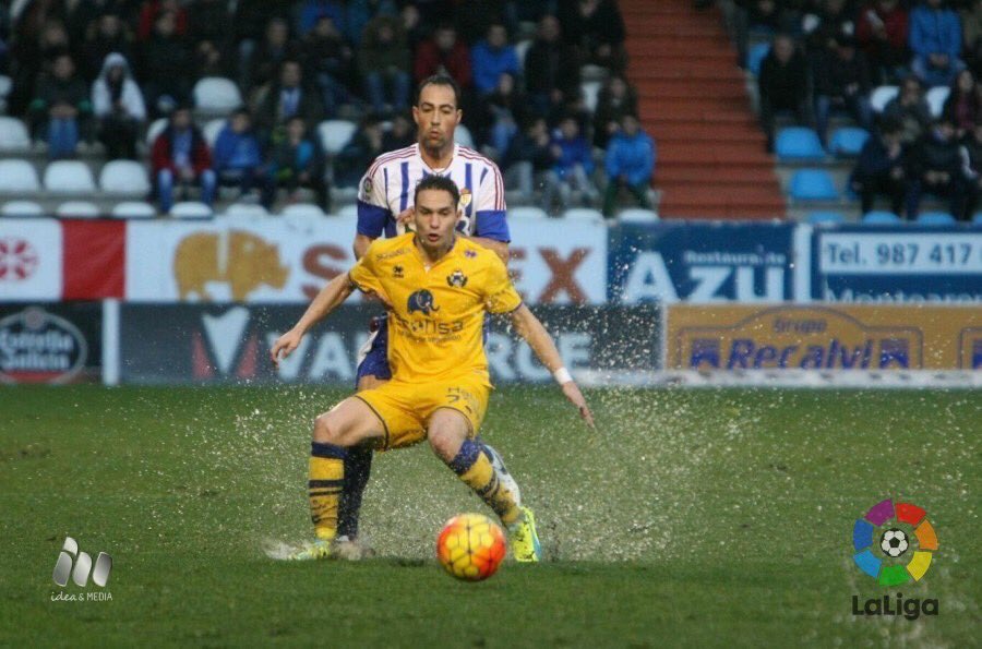 AD_Alcorcon's tweet photo. El partido visto en las imágenes de @LaLiga. Hoy se mojaron @Ecotisa_, @TresAguas, @NOVANCA_CRural y @halconviajes. https://t.co/TIptsuquqb